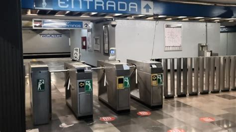 Metro Cdmx L Nea Detienen El Servicio Por Persona Que Se Lanz A Las