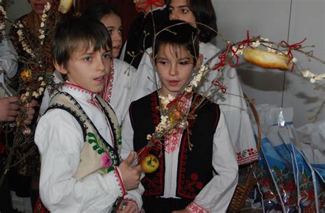 Сурваки, Сурва, Суроздру! Какво повеляват народните традиции - Вестник Утро