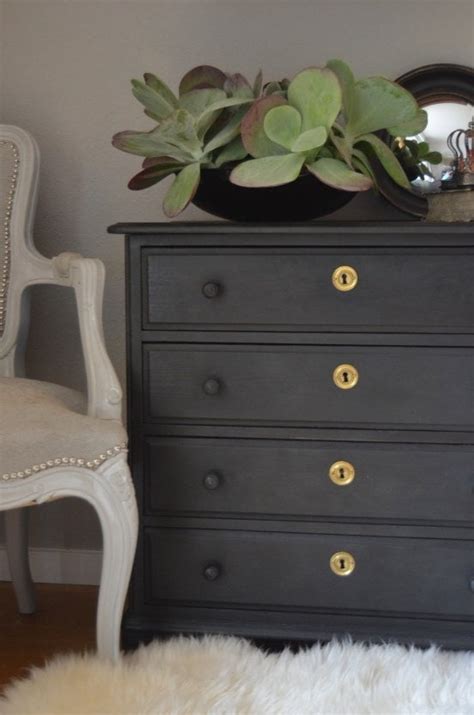 Chalk Paint Vs Milk Paint? What's the Difference? | Decorated Life