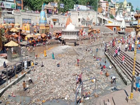 No Water In Haridwar Har Ki Pauri Due To Maintenance In Gangnahar डुबकी