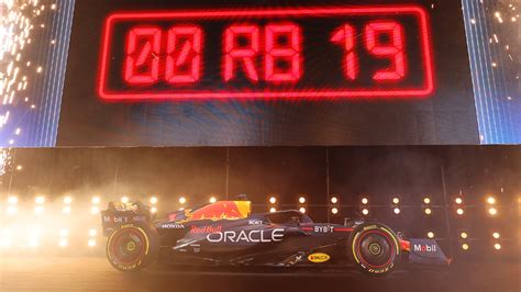 Checo Pérez Red Bull Presenta El Rb19 El Nuevo Auto Para La