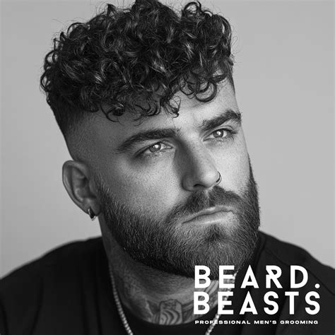 Barbers are debating the burst fade with textured fringe style 4