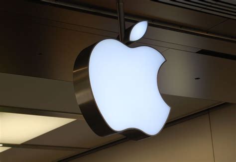 Apples Insider Trading Policy Enforcer Accused Of Insider Trading Apple