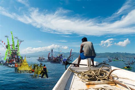 Larung Sesaji Tradisi Di Pesisir Pantai Utara Pati