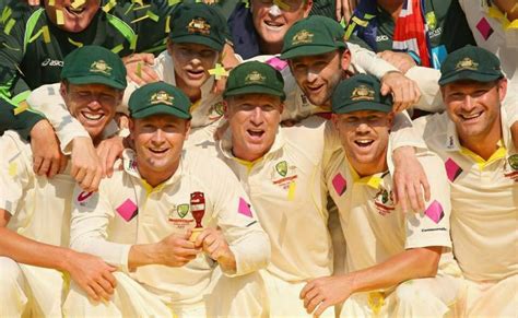 Australian Cricket Team with the Ashes | Australia cricket team ...