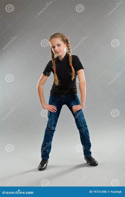 Bambina Sveglia Con Le Trecce Fotografia Stock Immagine Di Casuale