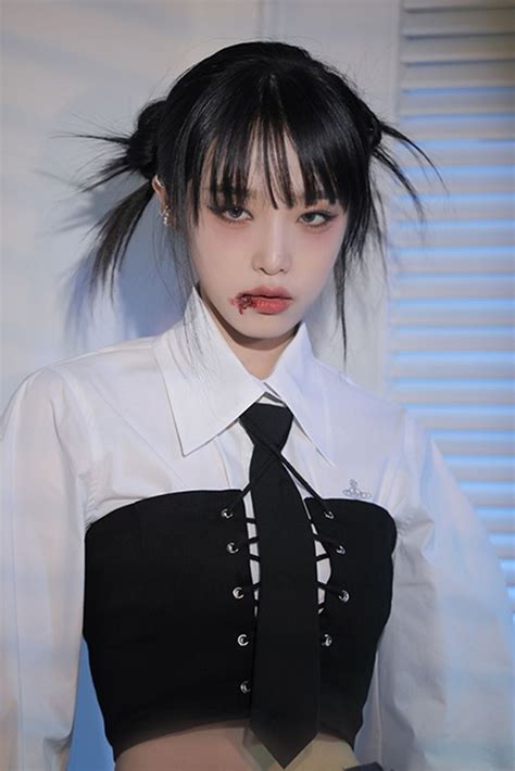 Choi Yena In 2023 Y2k Photoshoot Korean Hairstyle Poses