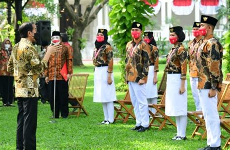 Jokowi Kukuhkan Anggota Paskibraka Sebagai Duta Pancasila