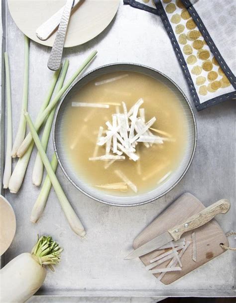 Bouillon de poulet au citron pour 6 personnes Recettes Elle à Table