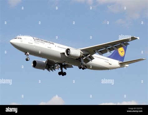 Lufthansa Airbus A300B4 600 D AIAK Kronberg Taunus Landing At