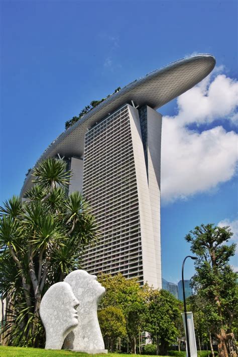 Marina Bay Sands, Singapore | Thru the 50mm