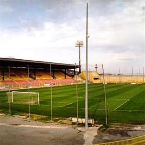 Catanzaro Alle Prese Con Il Pasticcio Sullo Stadio Nicola Ceravolo