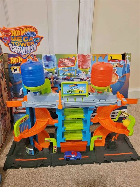 Hot Wheels Mega Tower Car Wash Hobbies Toys Toys Games On Carousell