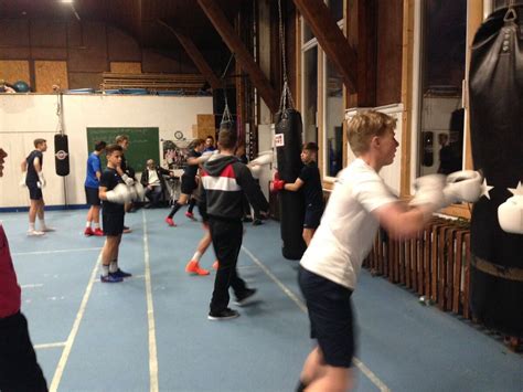 Fu Ball Meets Boxen Unsere U Zu Gast Im Boxclub Der Sg Neuwelt In