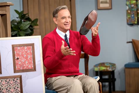 ‘A Beautiful Day in the Neighborhood’ Review: Tom Hanks as Mr. Rogers ...