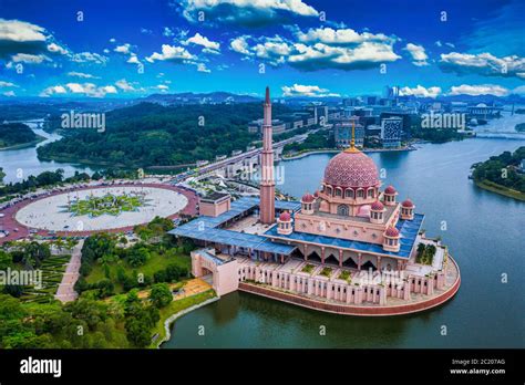 Logo Perbadanan Putrajaya Erlinda Carman