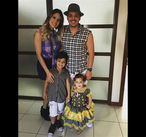 Foto Wesley Safad O E A Mulher Thyane Dantas Curtiram Uma Festa