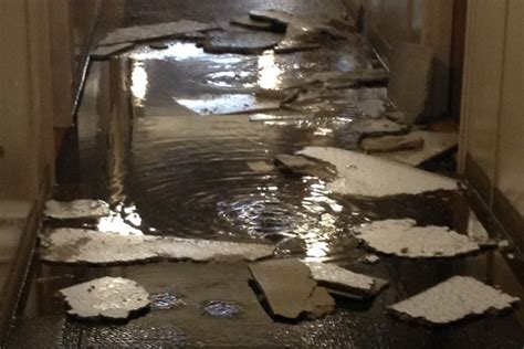 How to Deal with Burst Pipe Flooding | 24/7 Services