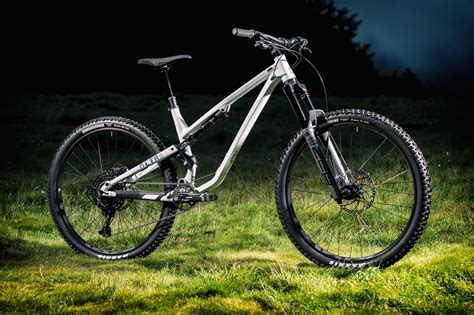 Commençal Meta AM 29 2021 Zwei neue Varianten mit RockShox Zeb