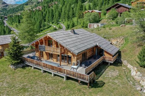 Les chalets plein sud location été de chalets en bois à Isola Cet