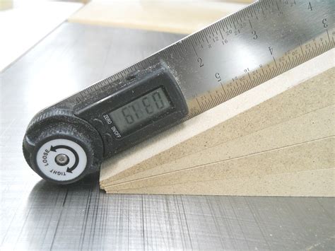 Make A Table Saw Dovetail Jig 1 Fabriquer Un Gabarit De Queues D