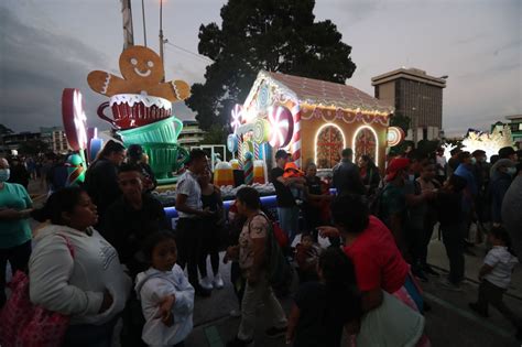 Imágenes Desfile Navideño Comienza Su Recorrido Este Sábado Por Las