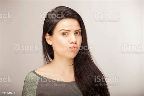 여자아이 표시중 감정 얼굴 표정 감정에 대한 스톡 사진 및 기타 이미지 감정 긴 머리 불쾌한 Istock