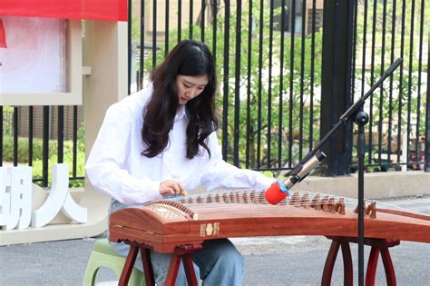 百万大学生进社区｜音乐舞蹈学院“春日艺展 向阳而生”文艺汇演走进云湖小区 山东英才学院音乐舞蹈学院