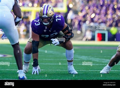 Washington offensive lineman Roger Rosengarten in action during an NCAA ...