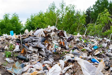 Dzikie wysypiska śmieci jako spadek dla przyszłych pokoleń