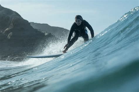 Maya Gabeira A Surfista Que Quer Salvar Os Oceanos Forbes