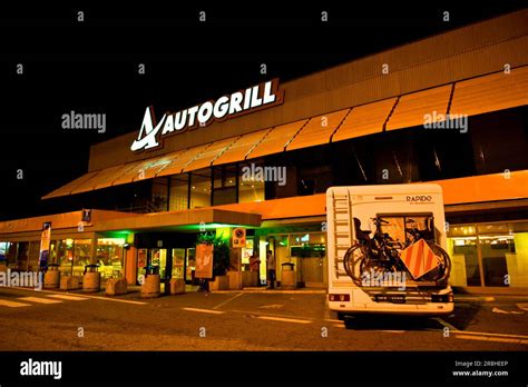 Autogrill Notte Immagini E Fotografie Stock Ad Alta Risoluzione Alamy