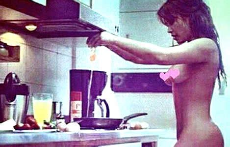 Leaked Naked Kim Kardashian Cooking Eggs