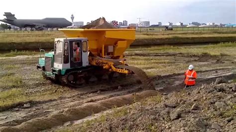 G M Damsteegt Drainagezand In Drainagesleuf Aan Rijden Met Ihi Dumpers