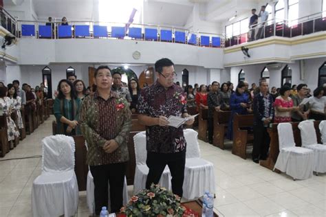 Serah Terima Pelayanan Ketua BPMJ GMIM Baitani Lapangan Dan Ketua BPMW