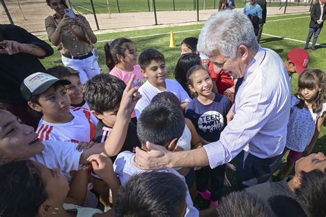 Ansl Poggi Visit La Escuela De Verano De La Villa Deportiva