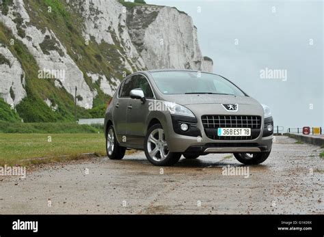 White Peugeot 3008 Hi Res Stock Photography And Images Alamy