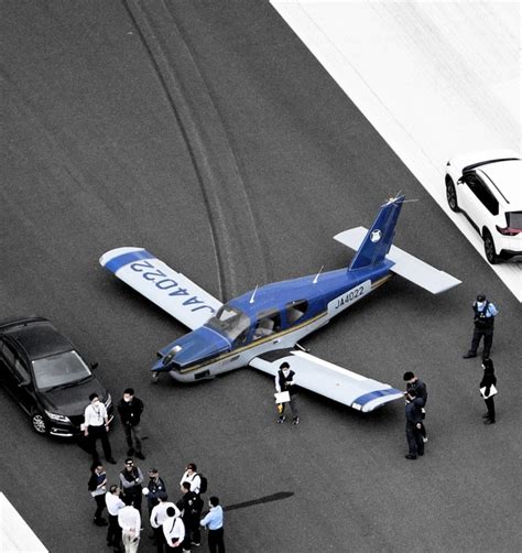 福井空港で飛行訓練中の小型機が緊急着陸胴体着陸か 福井県内の男性が搭乗 社会 福井のニュース 福井新聞online