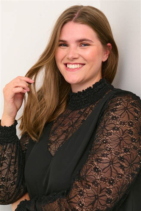 Kaffe Curve Kc Laci Dress Blonde Kjole Der Skinner Sort Hos Lohse