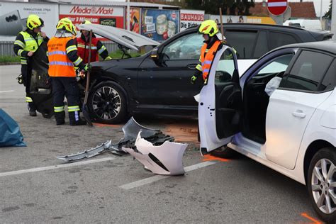 Kreuzungscrash Auf Wiener Stra E Bei Traun Fordert Zwei Verletzte