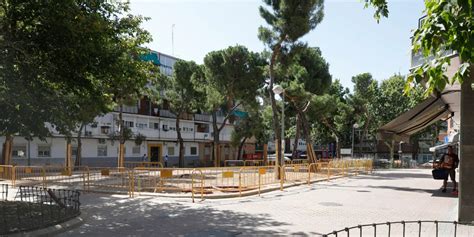 Una pérgola gigante para revivir un parque urbano en el casco histórico