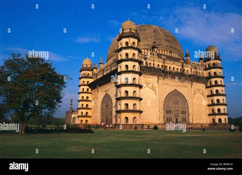 Gol Gumbaz ; Bijapur ; Karnataka ; India Stock Photo - Alamy