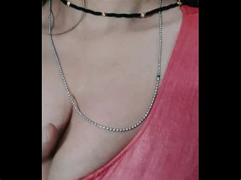 Desi Girl Boob Press In Saree XNXX