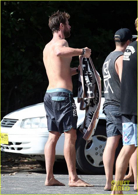 Chris Hemsworth Looks Super Hot Surfing In Australia Photo 3642130