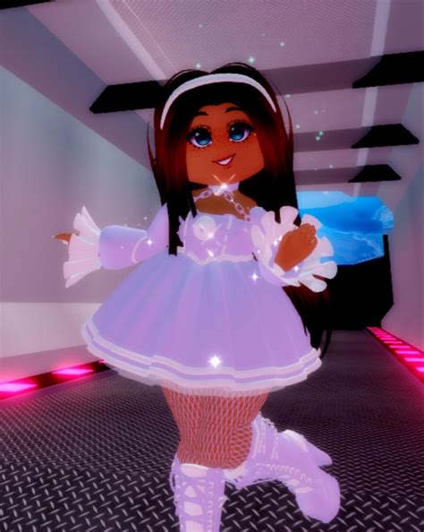 Purple Outfit Aesthetic Roblox Royale High Outfits Purple Outfits Roblox Pictures