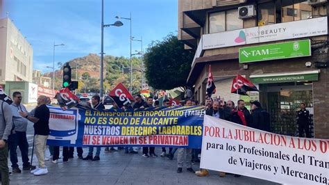 Los trabajadores del servicio interubano de autobús de Alicante