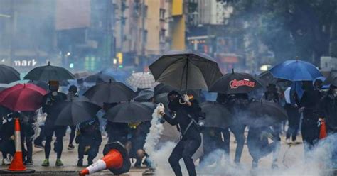 Mascarados Desafiam Proibi O Em Novo Protesto Em Hong Kong