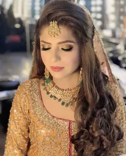 10 Best Hairstyles For Bride On Her Mehndi Ceremony 2022 Mehndi Hairstyles Open Hairstyles