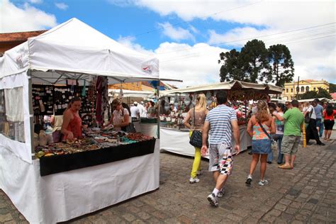 Feira do Largo da Ordem em Curitiba volta a funcionar rodízio no