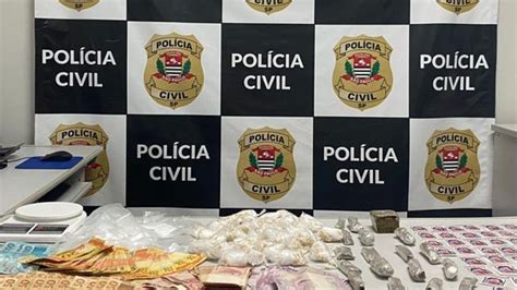 Pol Cia Civil Prende Duas Mulheres Mais De Por Es De Drogas